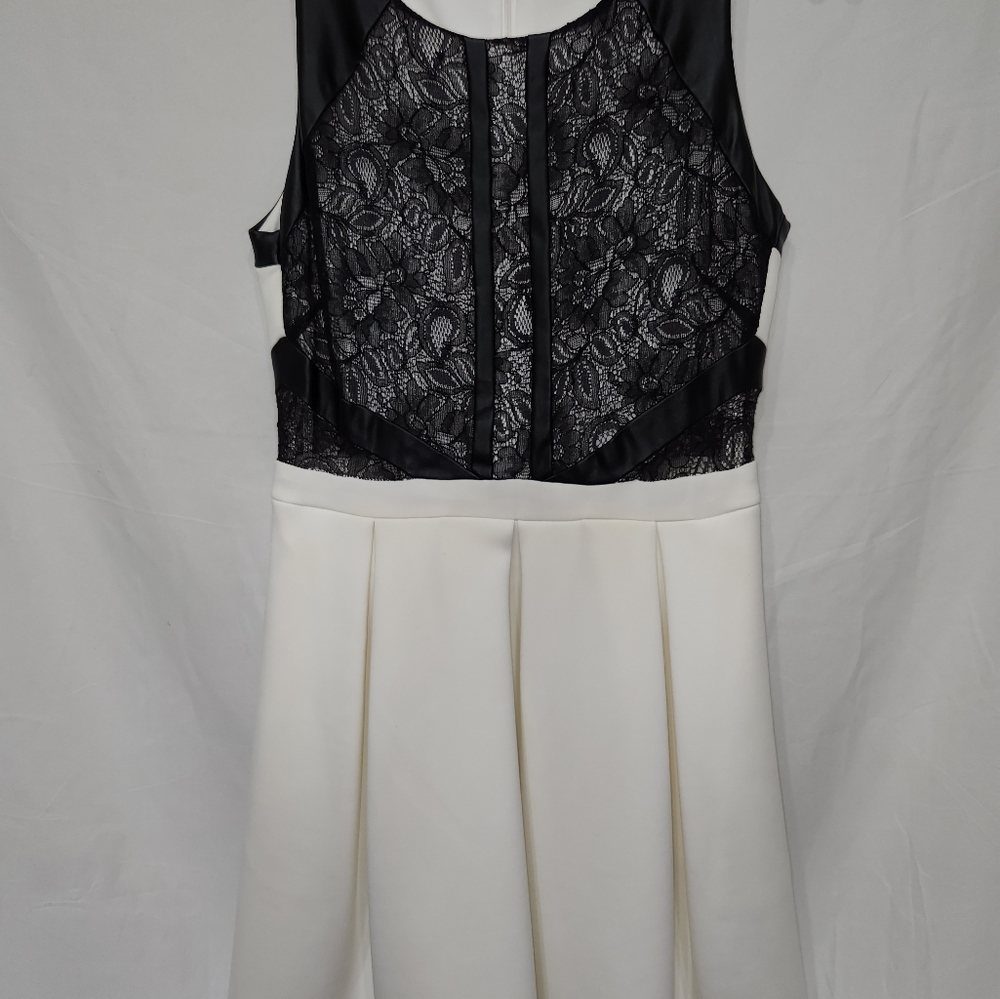 Guess cream and lace box pleat dress, Size 8